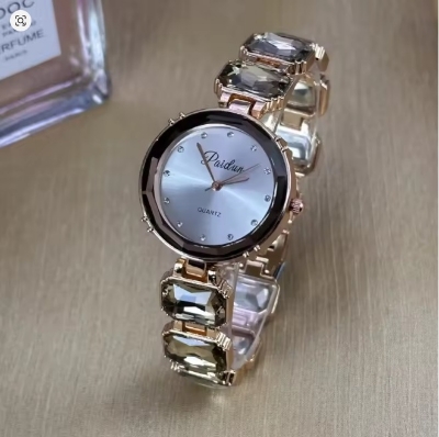 Picture of Modern women's watch with rectangular frame, elegant quartz wristwatch for women, wristwatch for girls, wristwatch for men (with box)