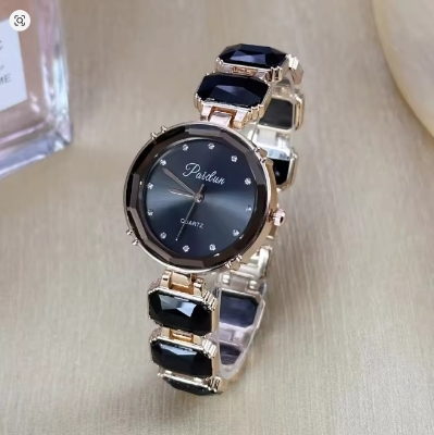 Picture of Modern women's watch with rectangular frame, elegant quartz wristwatch for women, wristwatch for girls, wristwatch for men (with box)