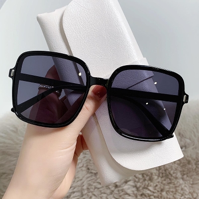 Picture of Women Fashionable Square Sunglasses
