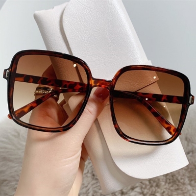 Picture of Beautiful Stylish modern Sunglasses for Women