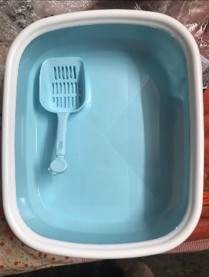 Picture of Cat Litter Box with Scoops & Free Rattle Ball