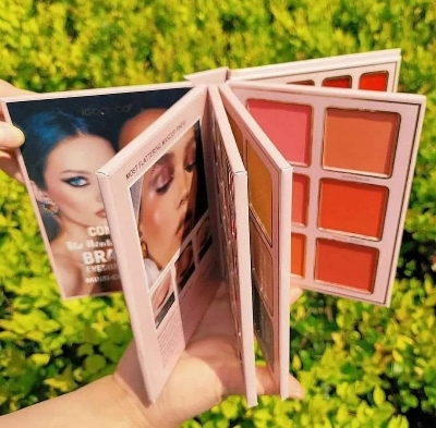 Picture of IGOODCO Fashion 5 In 1 Makeup Book Palette