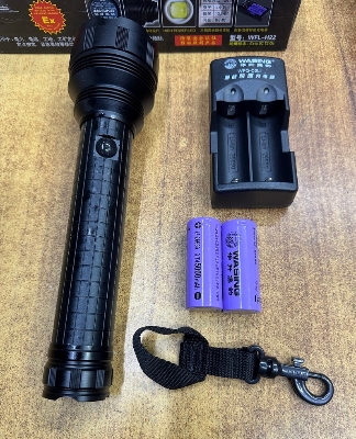 Picture of WASING WFL-H22  20W High Power LED 2000Lm Super Bright Flashlight - 1 Piece ( Black )