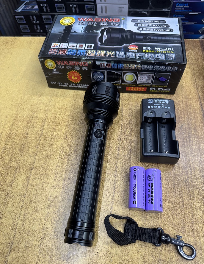 Picture of WASING WFL-H22  20W High Power LED 2000Lm Super Bright Flashlight - 1 Piece ( Black )