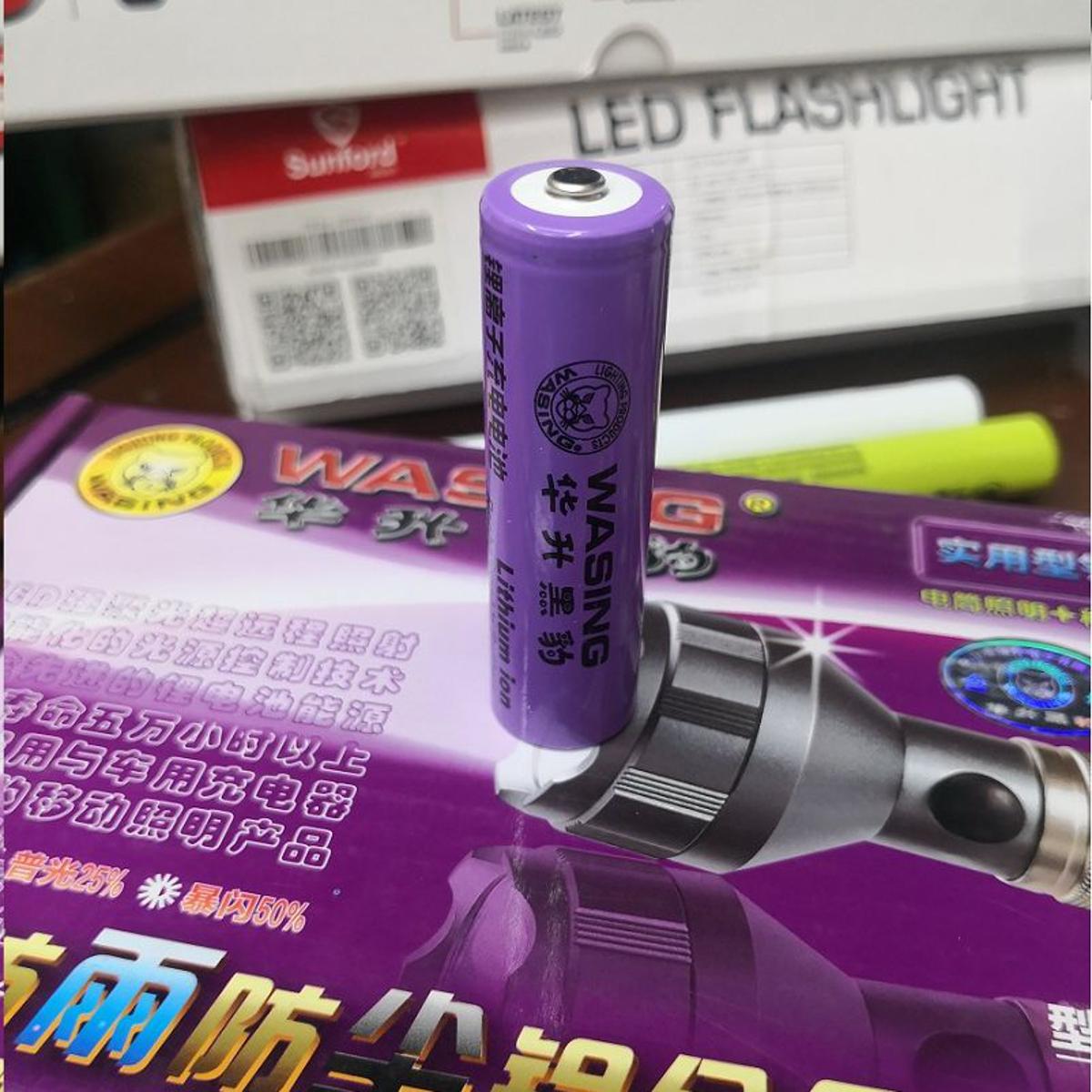 Picture of WASING 18650 3.7V 2300mAh High Capacity Rechargeable Lithium-ion Battery (Point Top) -  1 piece ( Purple )