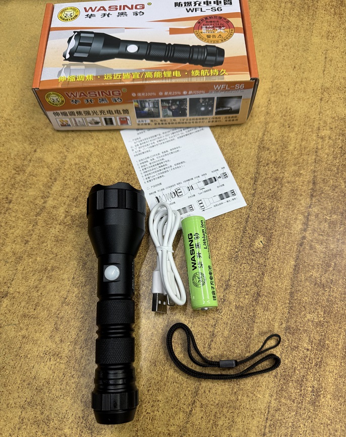 Picture of WASING WFL-S6 Explosion-proof Certified Telescopic Zoom Mini Flashlight Steeples Focus With Built-in Type-C Charging Port 10W Strong Beam 1000 Lumen Super Bright Long-range Coverage 6" Long Mini Torch Light for Industrial & Personal Safety Use - 1 Piece ( Black )