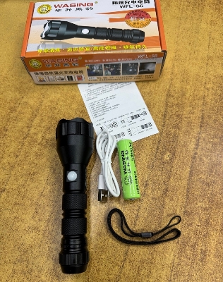 Picture of WASING WFL-S6 Explosion-proof Certified Telescopic Zoom Mini Flashlight Steeples Focus With Built-in Type-C Charging Port 10W Strong Beam 1000 Lumen Super Bright Long-range Coverage 6" Long Mini Torch Light for Industrial & Personal Safety Use - 1 Piece ( Black )
