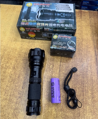 Picture of WASING WFL-H11 Strong-Powered Beam 10W LED Torch Light with 26650×1 5000mAh High Capacity Lithium-ion Rechargeable Battery & Max 1000 Lumens Brighter Flashlight - 1 Piece ( Black )