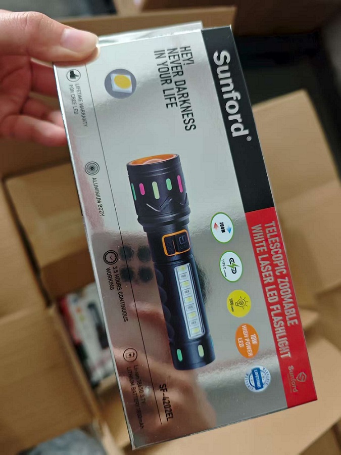 Picture of Sunford SF-4202ZEL Telescopic Zoomable Multifunctional 10W High Powered LED Zoom Torch / Flashlight with 5W Side Emergency Lighting Facility - 1 Piece ( Black )