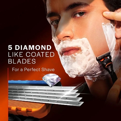 Picture of Gillette Fusion 5 Razor and 4pic Blade Refills Combo Pack