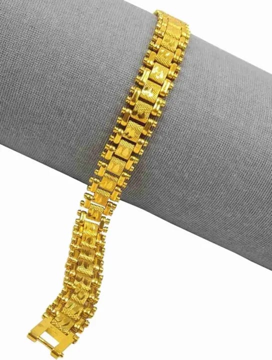 Picture of Gold Plated  Chain Bracelet Wrist Jewelry Gift  For Men  - Golden