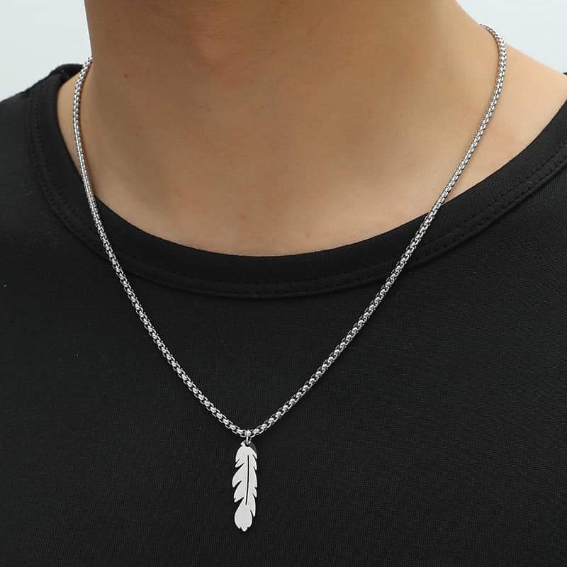 Picture of Stainless Steel Hawk Eagle Necklace Fly Animal Bird Falcon Pendant Chain For Men
