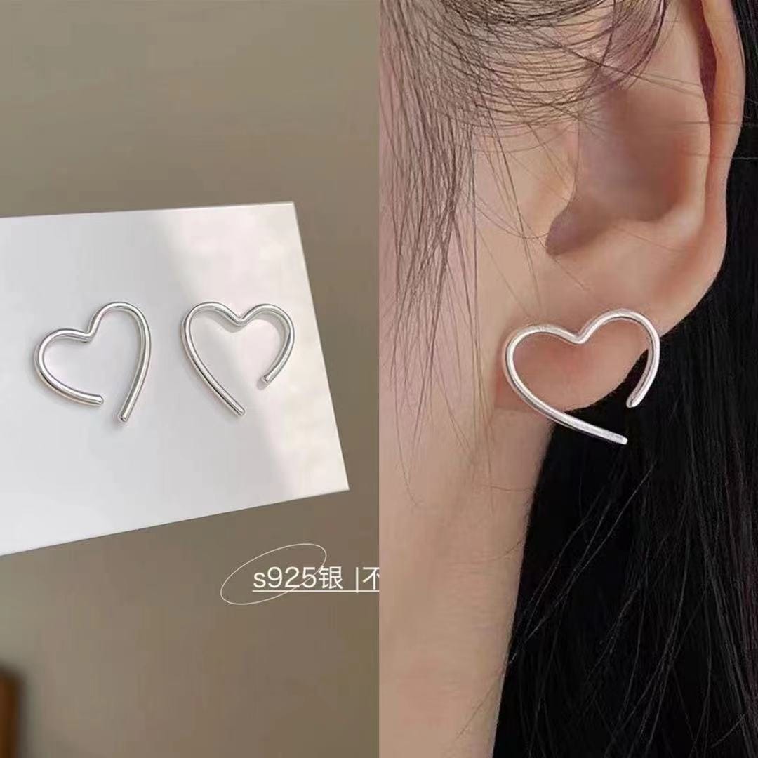 Picture of Trendy Fashionable Korean Elegant Cute Rhinestone Love Pearl Stud Earrings for Girls