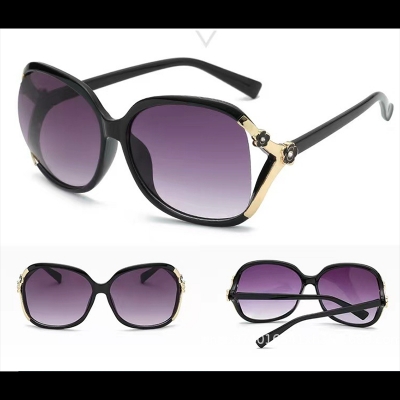 Picture of Fashionable Design Sunglasses for Women ( Black )
