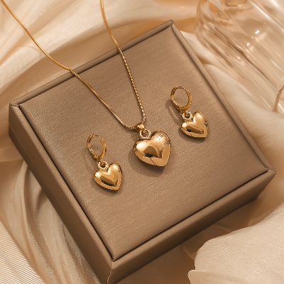 Picture of Simple Glossy Gold Plated Metal Love Heart Earrings Necklace Jewelry Set for Women Chic Light Valentine's Day Gifts Accessories