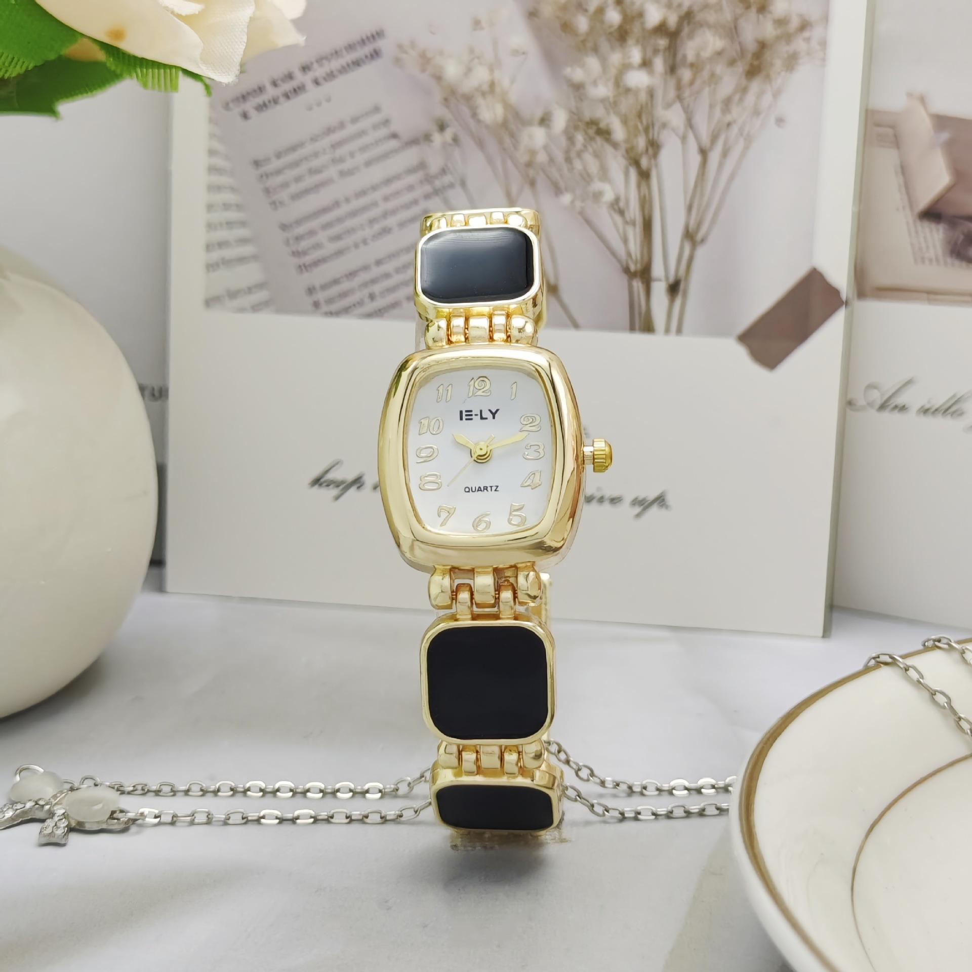 Picture of Stylish & Fashionable  Elegant Rhombus Mirror Original Quartz Ladies Watch