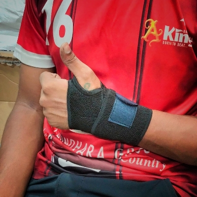 Picture of Thumb & Wrist Support Wrap Brace Binder Stabilizer for Men & Women Gym Workout Sports Hand Injuries Warmer Band, Pain Relief, Arthritis, Tendonitis, Supporter