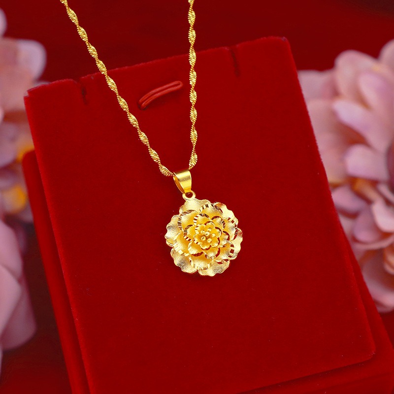 Picture of New Gold Plated Flower Pendant Necklace for Women