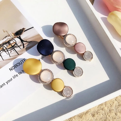 Picture of 4 Pce Fashion Women Pearl Hair Accessories Candy Color Fancy Bobby Hair Pin Decorative Hair Clips for Girls - Multicolor