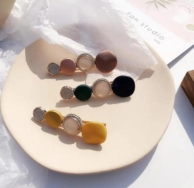 Picture of 4 Pce Fashion Women Pearl Hair Accessories Candy Color Fancy Bobby Hair Pin Decorative Hair Clips for Girls - Multicolor