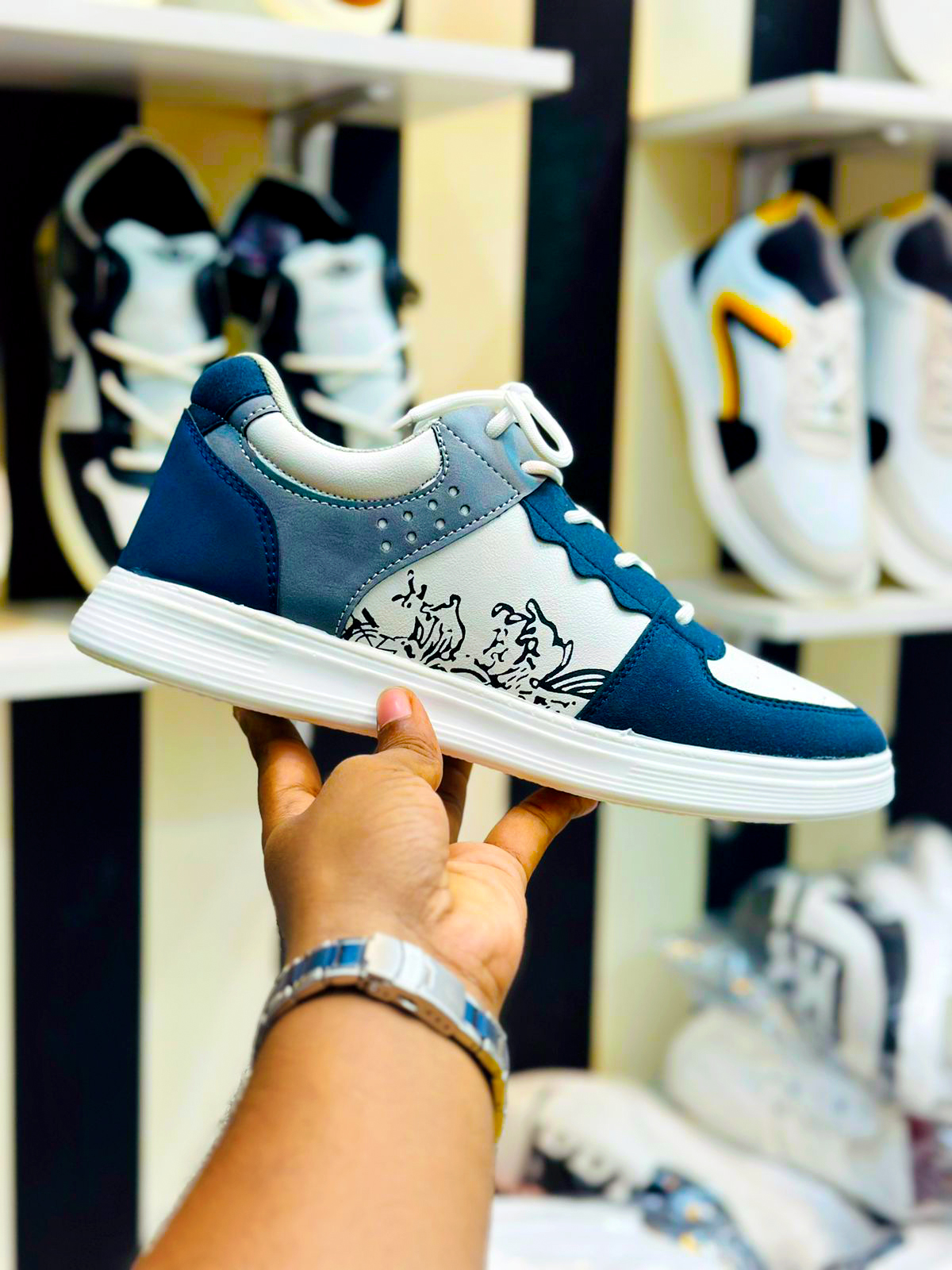 Picture of Stylish and Fashionable Winter and Summer Exclusive Sneakers Converse Shoes for Men