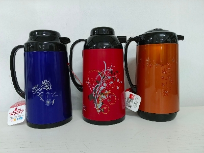 Picture of 1 liter metallic body vacuum push flask mixed color