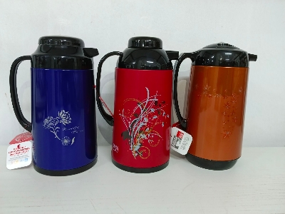 Picture of 1 liter metallic body vacuum push flask mixed color