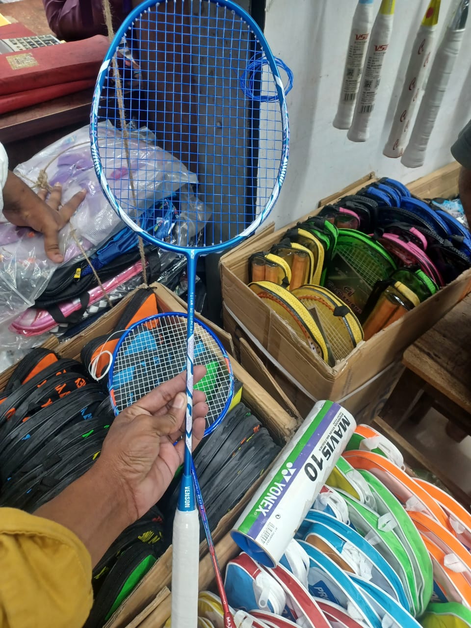 Picture of Chishengdi Badminton Racket String Tension 32 LBS Fully complete Racket