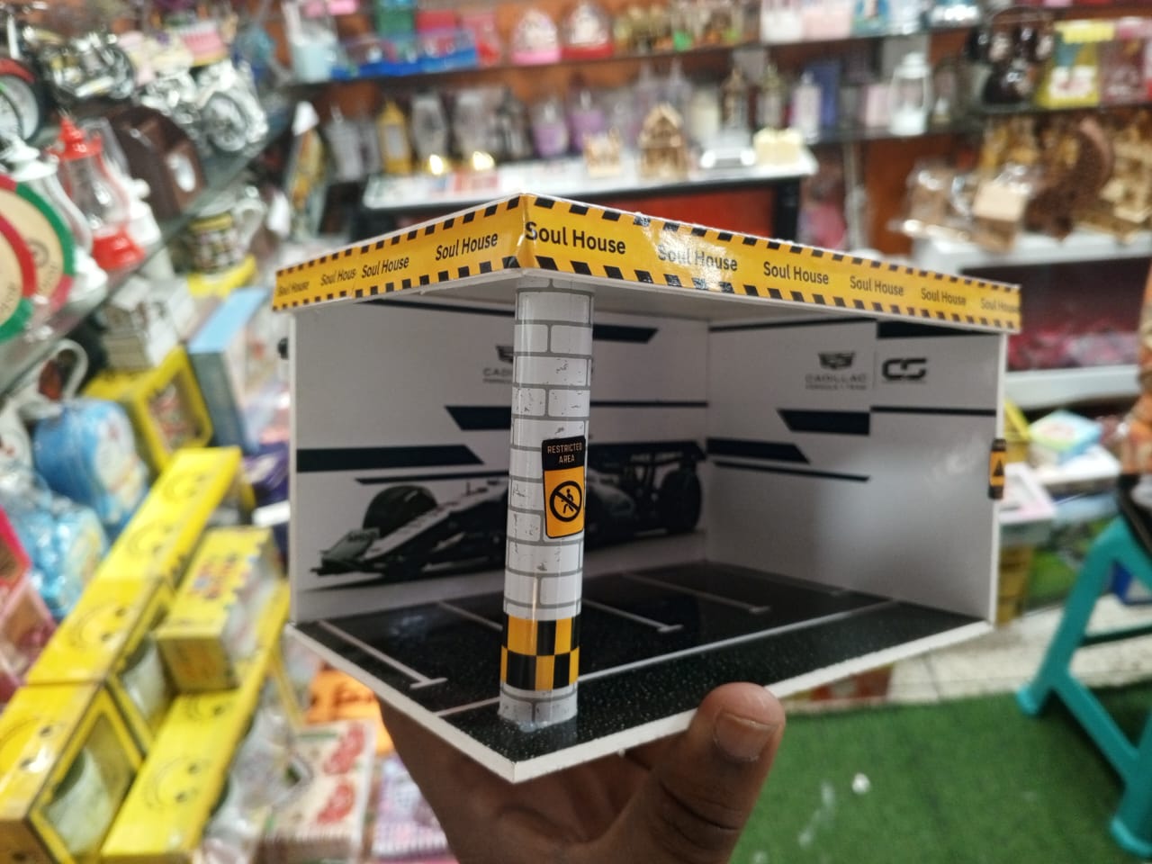 Picture of small-scale model F1 car display case or diorama,