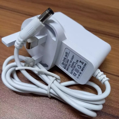 Picture of Universal Power Adapter 9V 0.6A Charger White