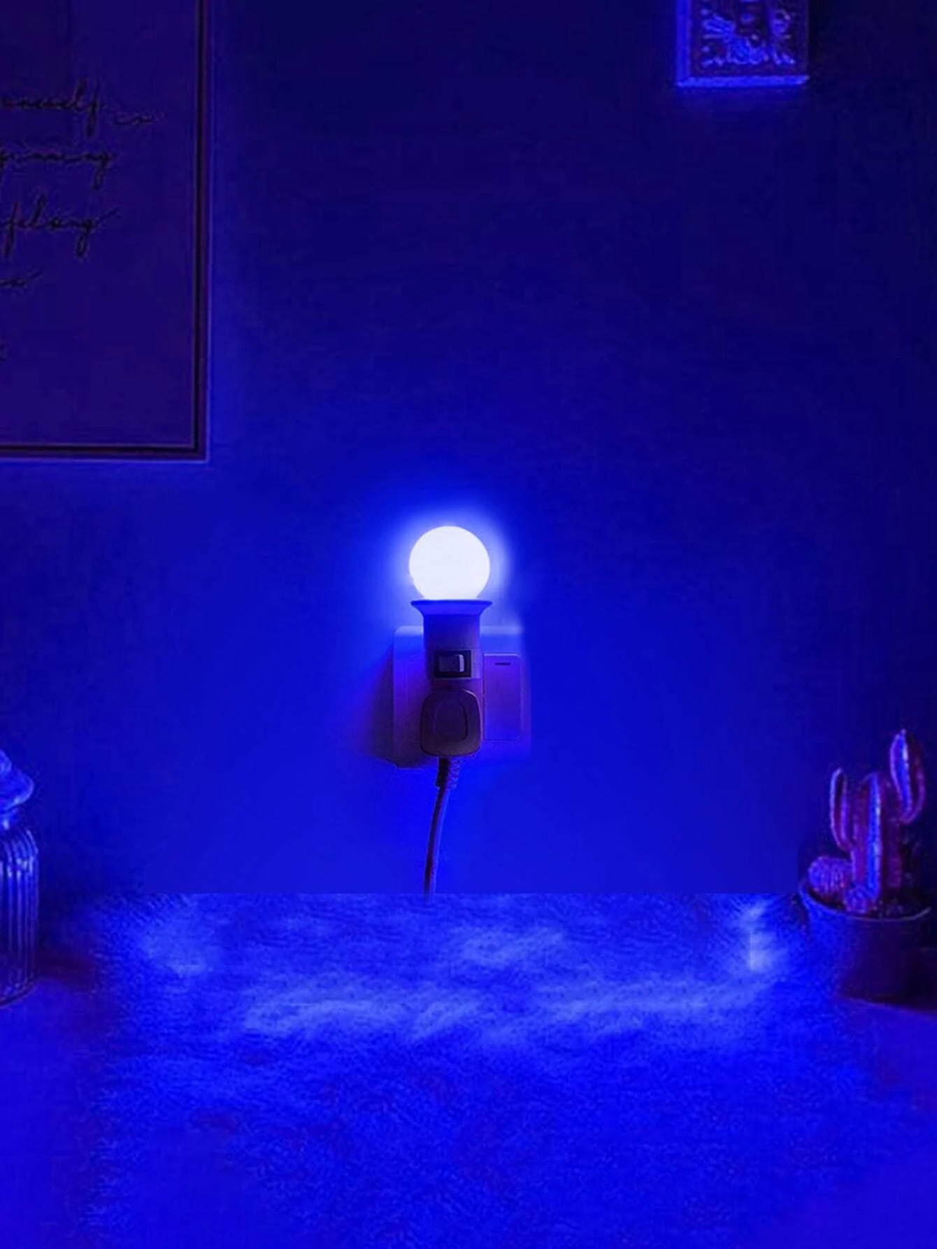 Picture of iPOWER Blue Colour Energy Saving LED Light 5 Watt - Base B-22 Blue