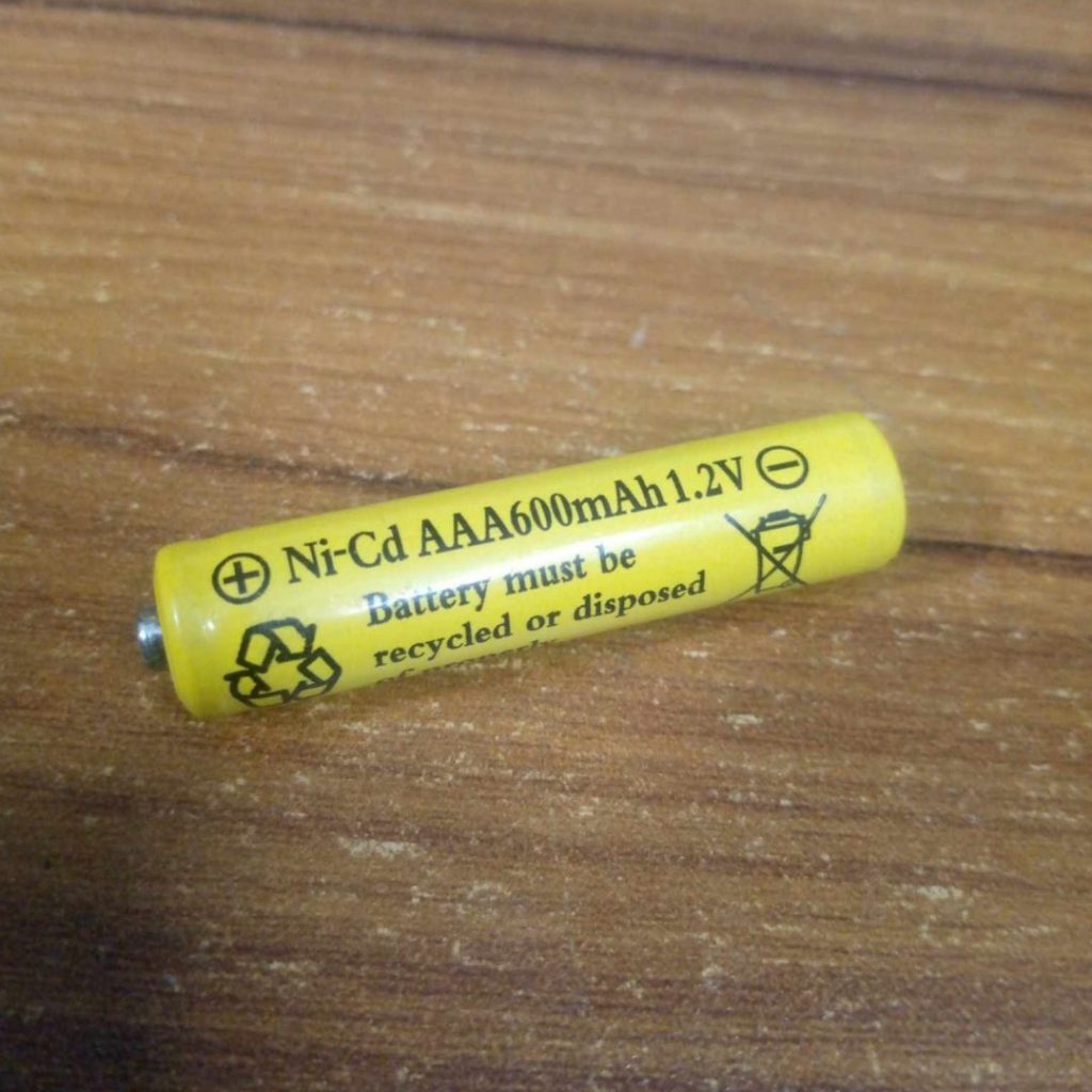 Picture of 2Ps AAA 1.2V 600mAh Ni-CD Rechargeable Triple A Battery Multicolor
