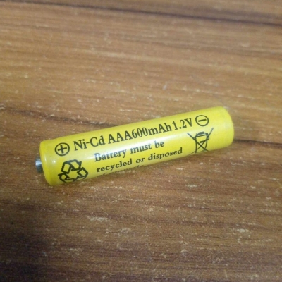 Picture of 2Ps AAA 1.2V 600mAh Ni-CD Rechargeable Triple A Battery Multicolor
