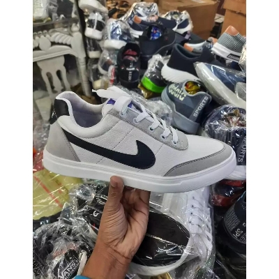 Picture of Hot Collection Stylish and Fashionable Winter and Summer Exclusive Sneakers Converse Shoes for Men