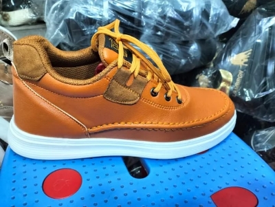 Picture of Hot Collection Stylish and Fashionable Low Top Winter and Summer Exclusive Converse Sneakers for Men - Comfortable and Suitable for All Seasons