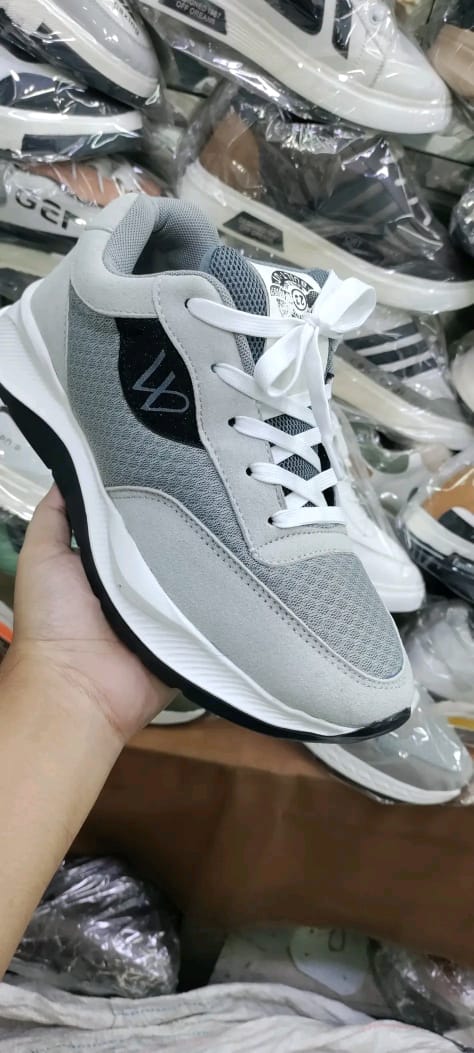 Picture of Hot Collection Stylish and Fashionable Low Top Summer and Winter Exclusive Converse Sneakers for Men - Comfortable and Suitable for All Seasons