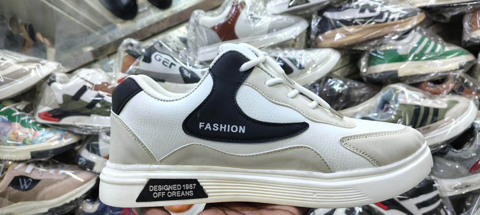 Picture of Indispensable -Hot Collection Stylish and Fashionable Winter and Summer Exclusive Sneakers Converse Shoes for Men- Innovative