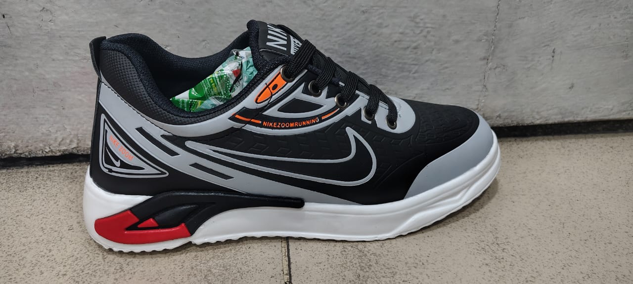 Picture of Hot Collection Stylish and Fashionable Low Top Summer and Winter Exclusive Converse Sneakers for Men - Comfortable and Suitable for All Seasons