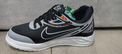 Picture of Hot Collection Stylish and Fashionable Low Top Summer and Winter Exclusive Converse Sneakers for Men - Comfortable and Suitable for All Seasons