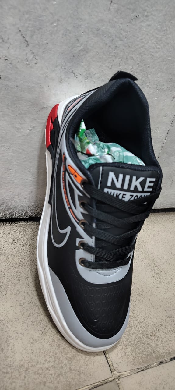 Picture of Hot Collection Stylish and Fashionable Low Top Summer and Winter Exclusive Converse Sneakers for Men - Comfortable and Suitable for All Seasons