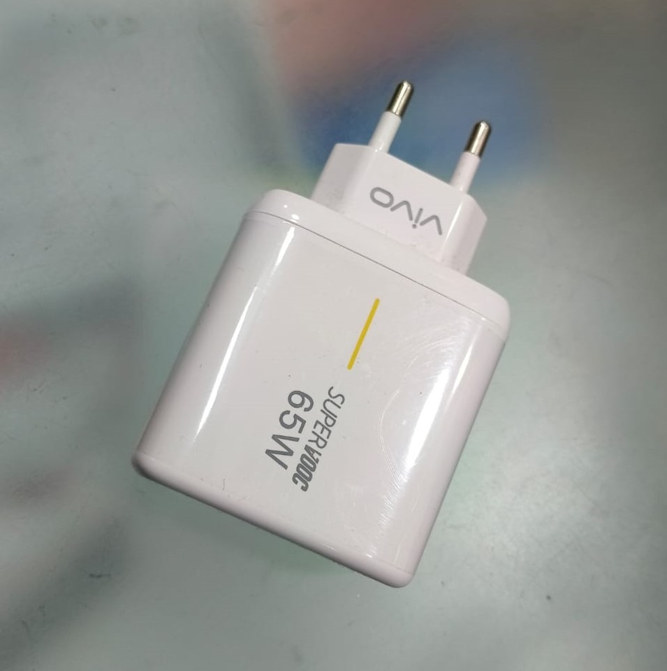 Picture of Vivo 65W Not Fast Charging Adapter
