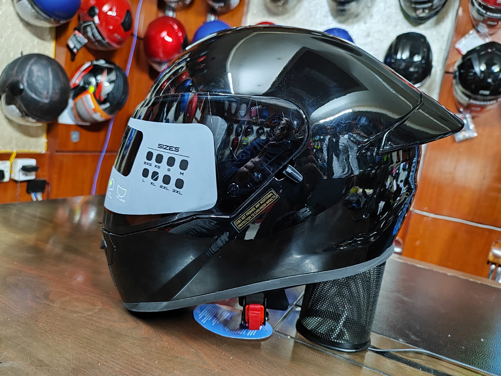 Picture of AEROSTAR AXTER Full Face Helmet ISI And Dot Certified for Men and Women Helmet (Black)