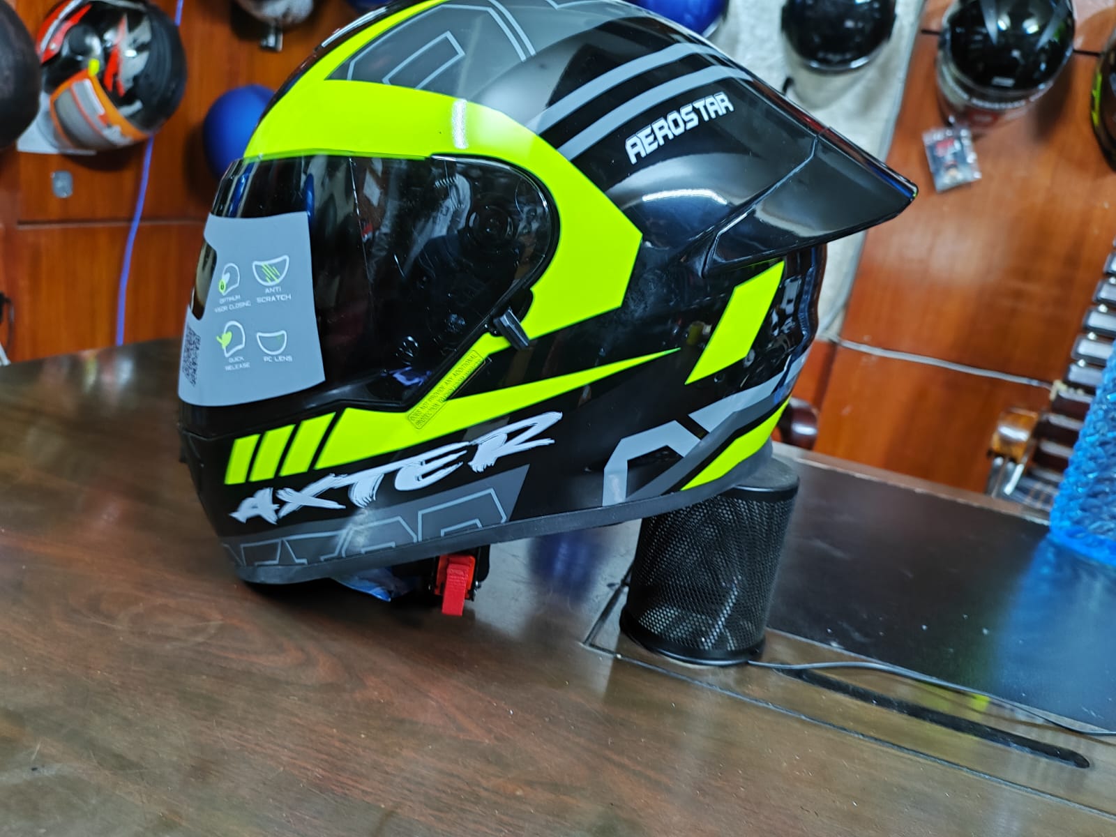 Picture of AEROSTAR AXTER Full Face Helmet ISI And Dot Certified for Men and Women Helmet (Black)