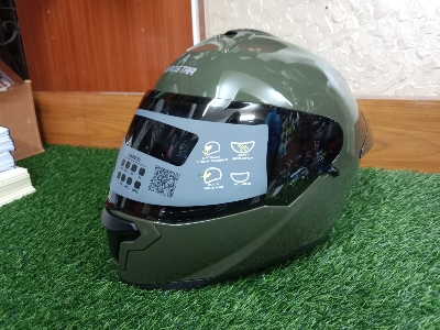 Picture of AEROSTAR AXTER Full Face Glossy Black Helmet ISI And Dot Certified (Green)