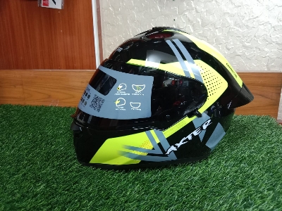Picture of AEROSTAR AXTER Full Face Glossy Black Helmet ISI And Dot Certified (Black yellow)
