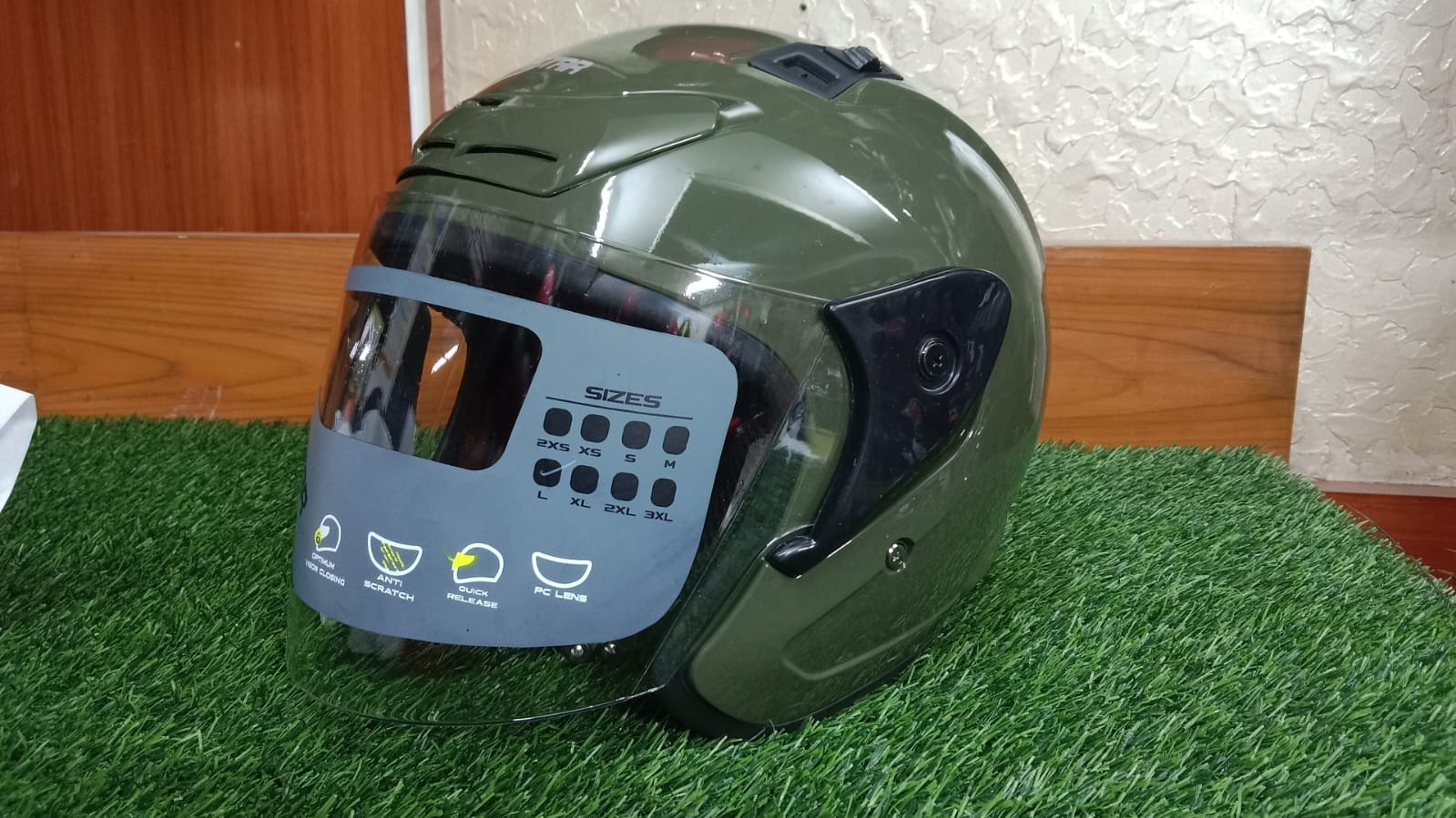 Picture of X-TON PLAIN GLOSSY GREEN CERTIFIED HELMET (Green)
