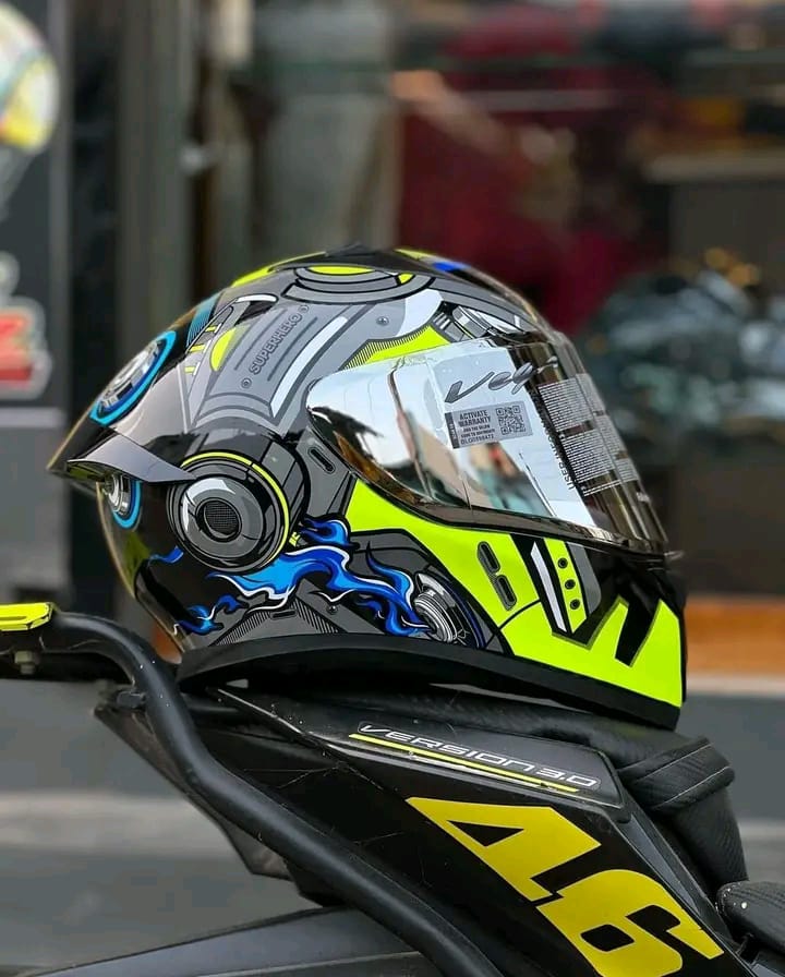 Picture of Bolt Superhero Glossy Black Green full face helmet with dual certification. (Black Green)