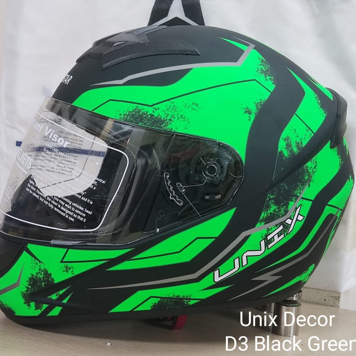 Picture of AEROSTAR UNIX DECOR D3 BLACK GREEN FULL FACE HELMET (BLACK GREEN)