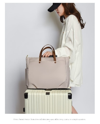 Picture of Waterproof Wear-resistant Handbag for Women, Soft Solid Shoulder Bag