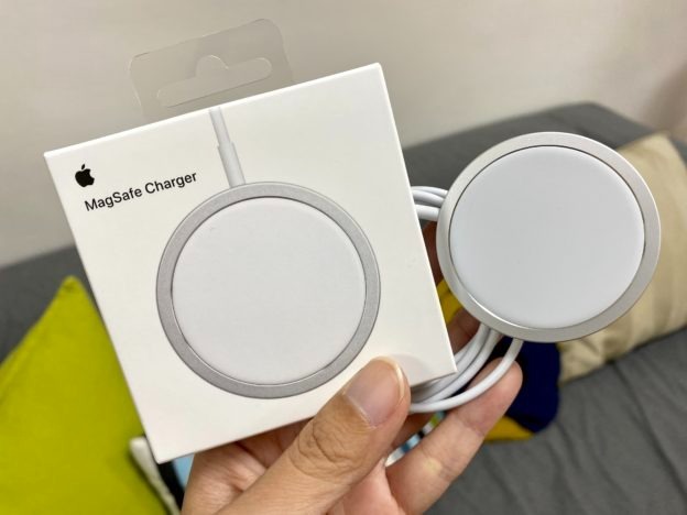 Picture of New For Apple Iphone 20W MagSafe Magnetic Wireless Charger (PD Supported)